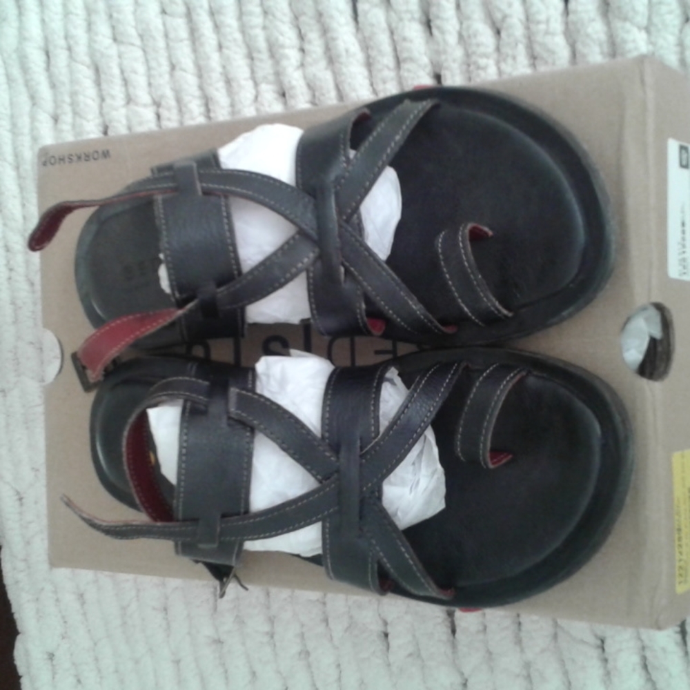 Bed stu manati Sandal